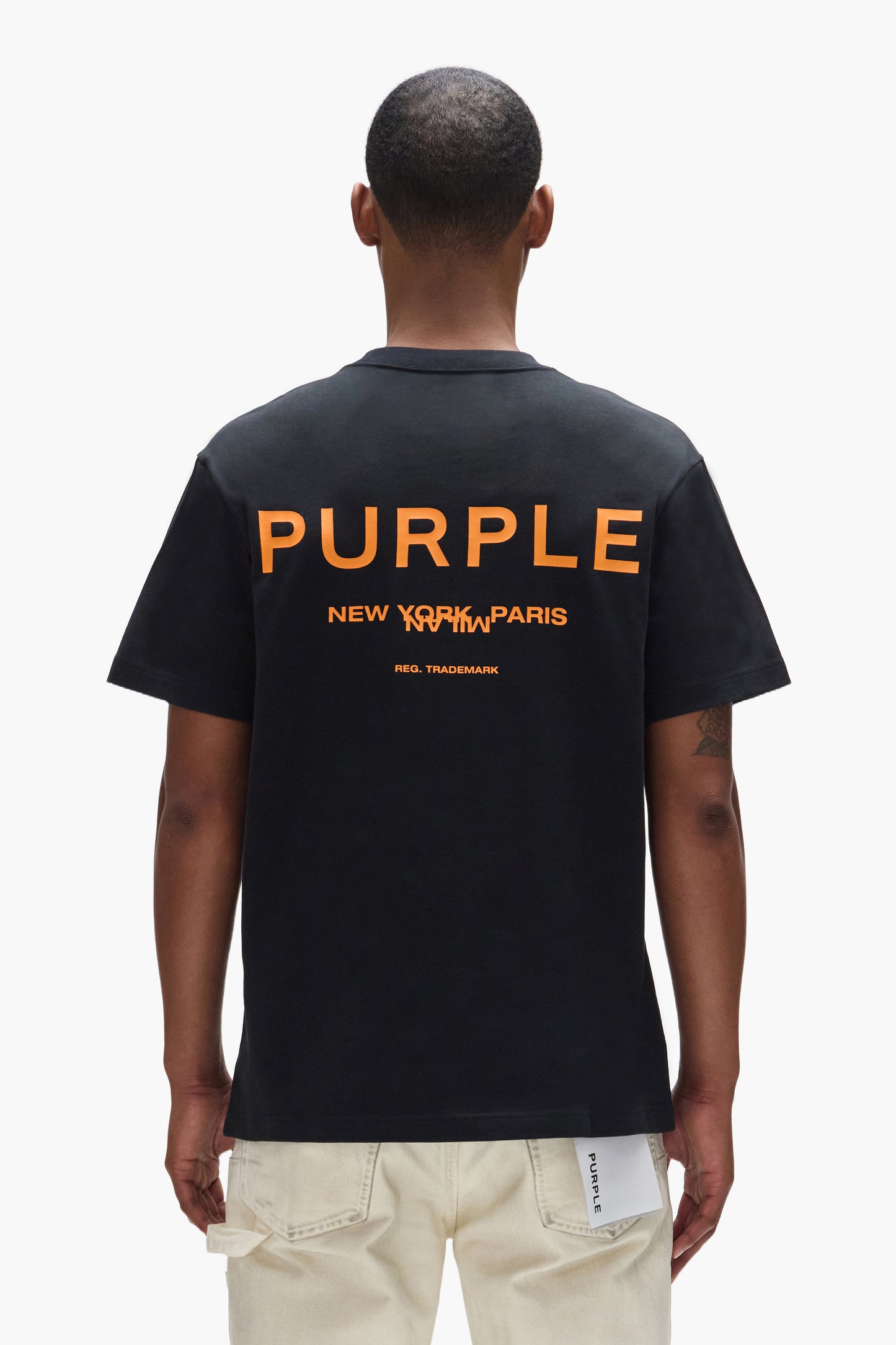 Cities Tee in regular fit, made of 100% cotton with a heavyweight jersey and silicone print.