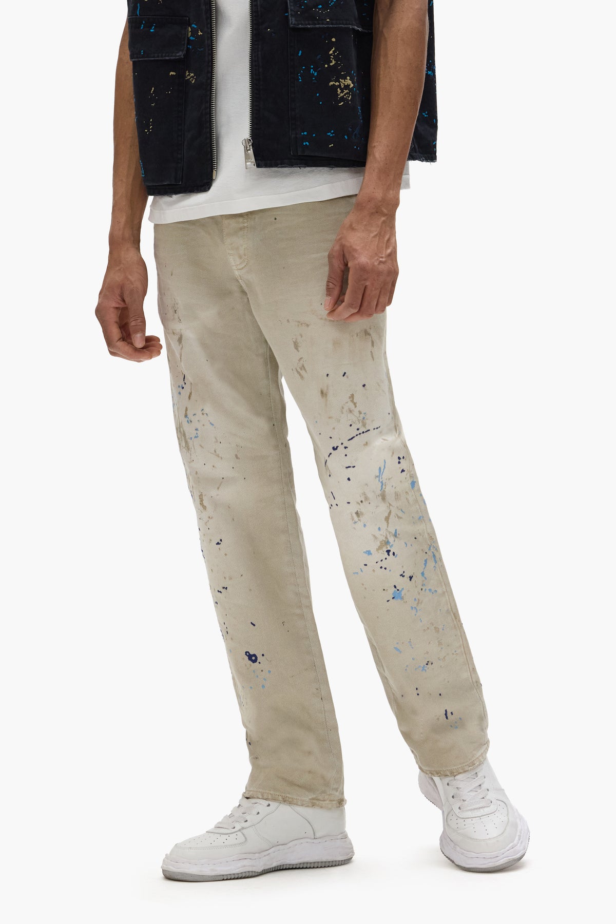 Mid-rise men's khaki denim jeans with double paint embroidery and five-pocket styling.