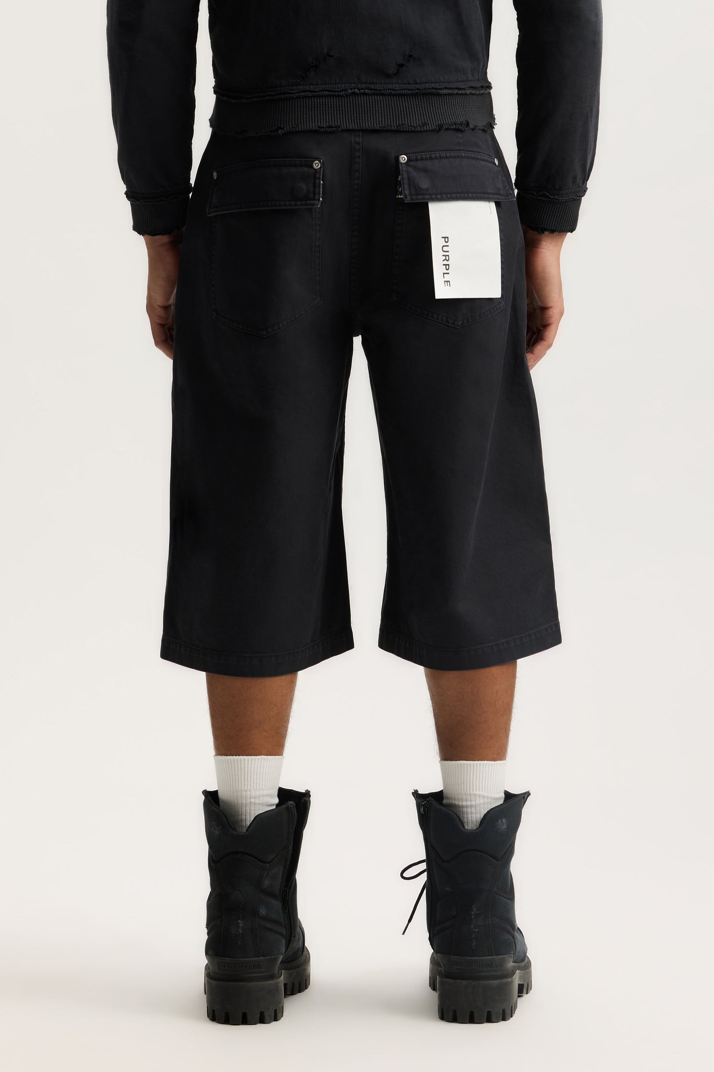 Big Cargo Short baggy fit cotton twill shorts with multiple pockets in various sizes.