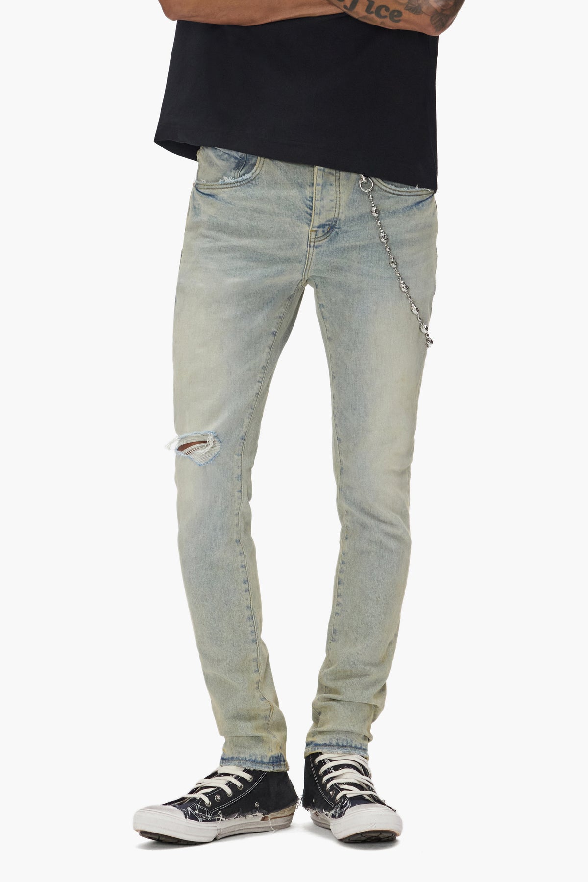 Denim P002 Venice Sunbleached with knee rips, mid-rise, and slim fit design.