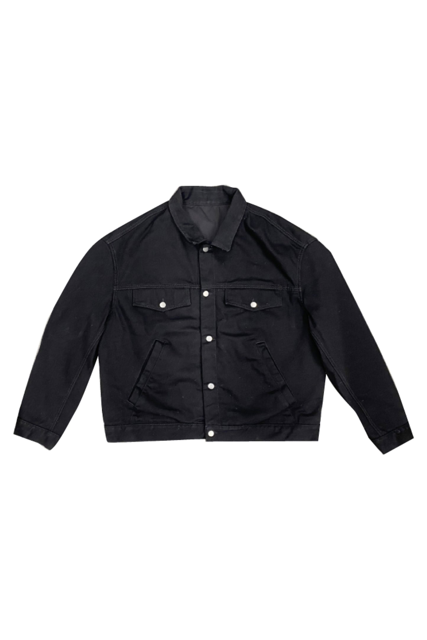 P048 oversized black denim trucker jacket with double flap pockets and adjustable cuffs
