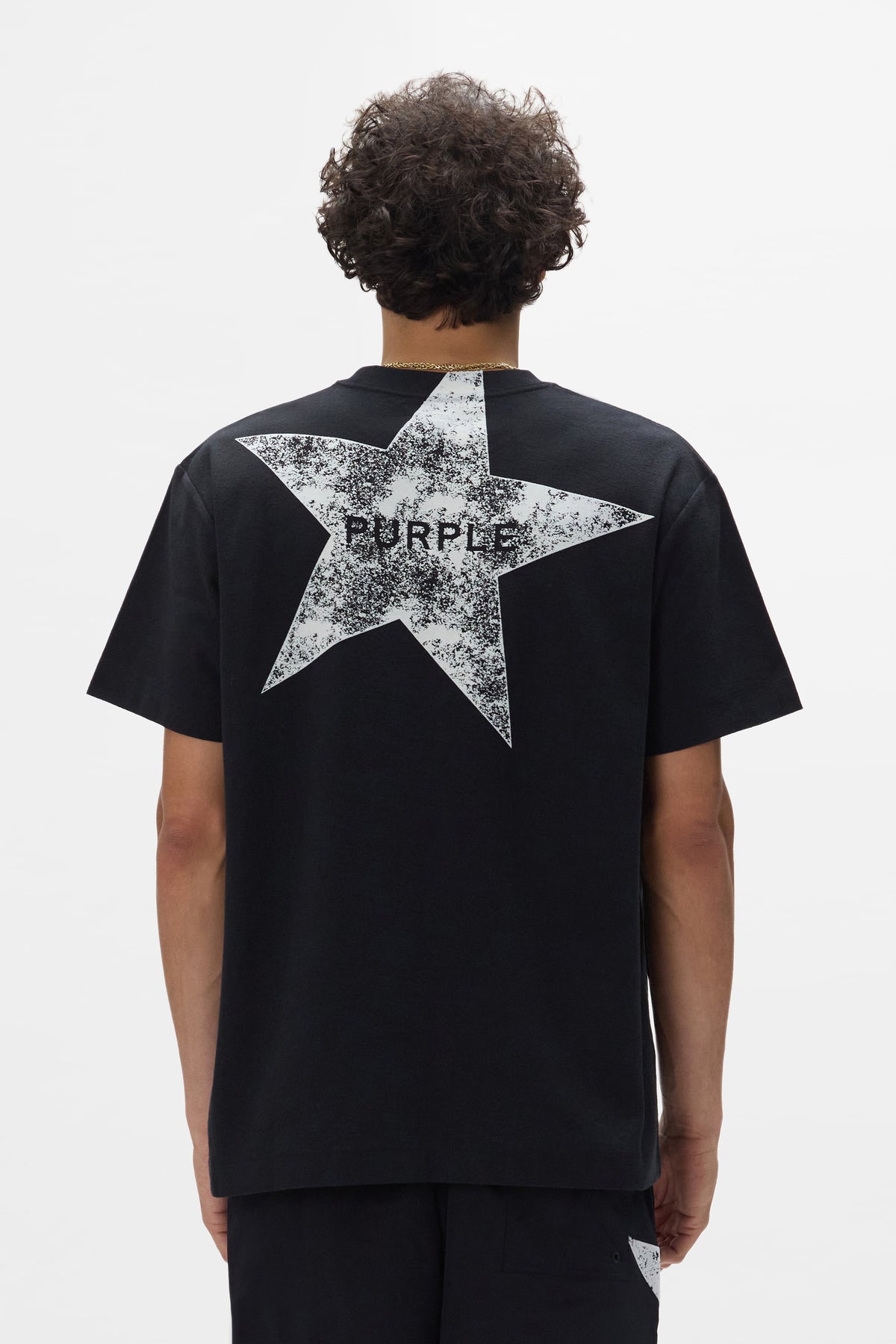 Star Wordmark Tee in black with flocking printed logo, regular fit, made of 100% cotton.
