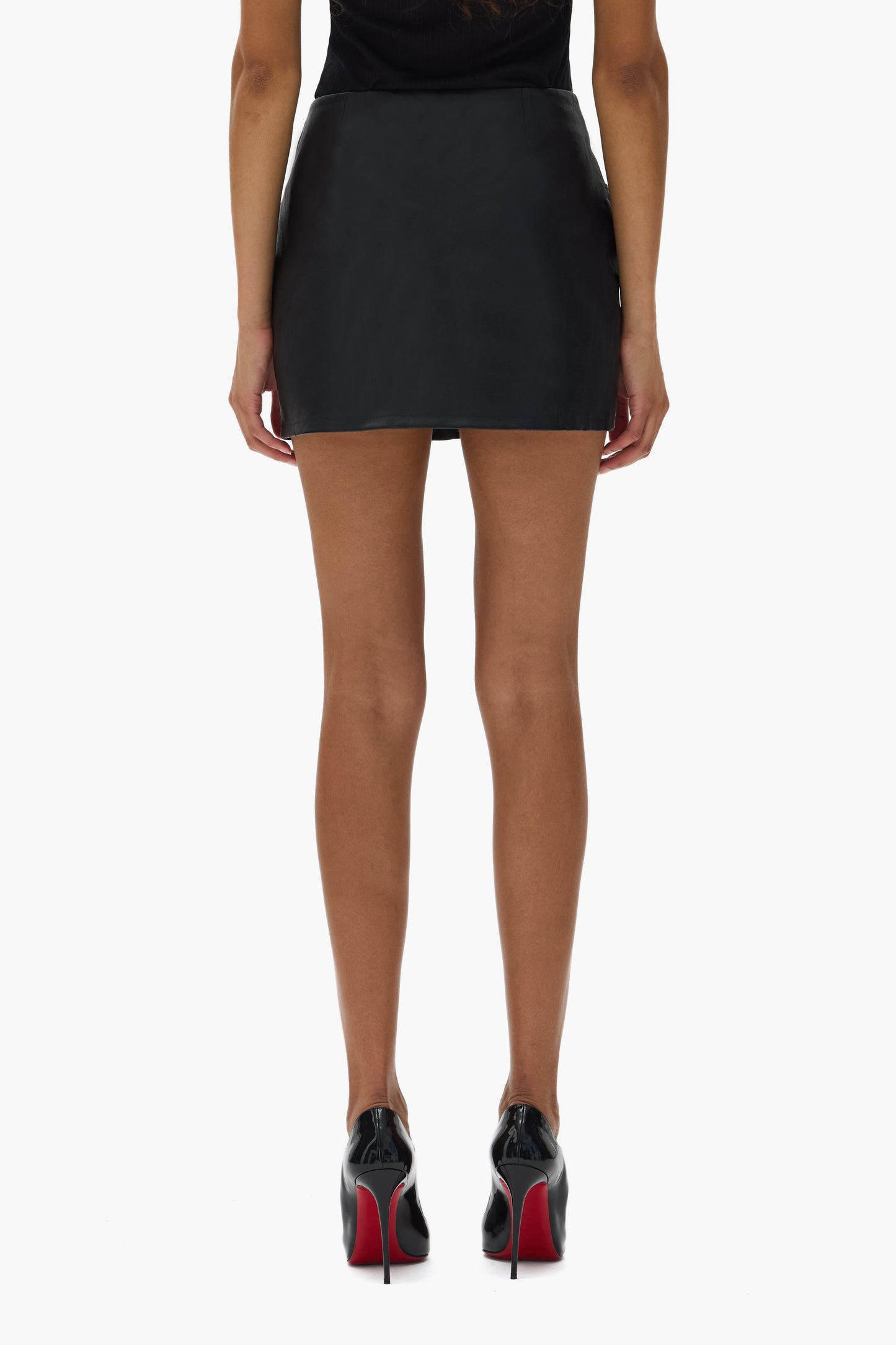 Leather V Zip Skirt in black, made of 100% sheep leather, available in sizes 24 to 32.