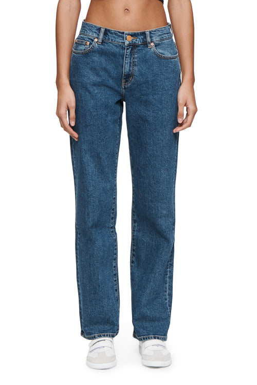 Slim Straight Back Cut Out