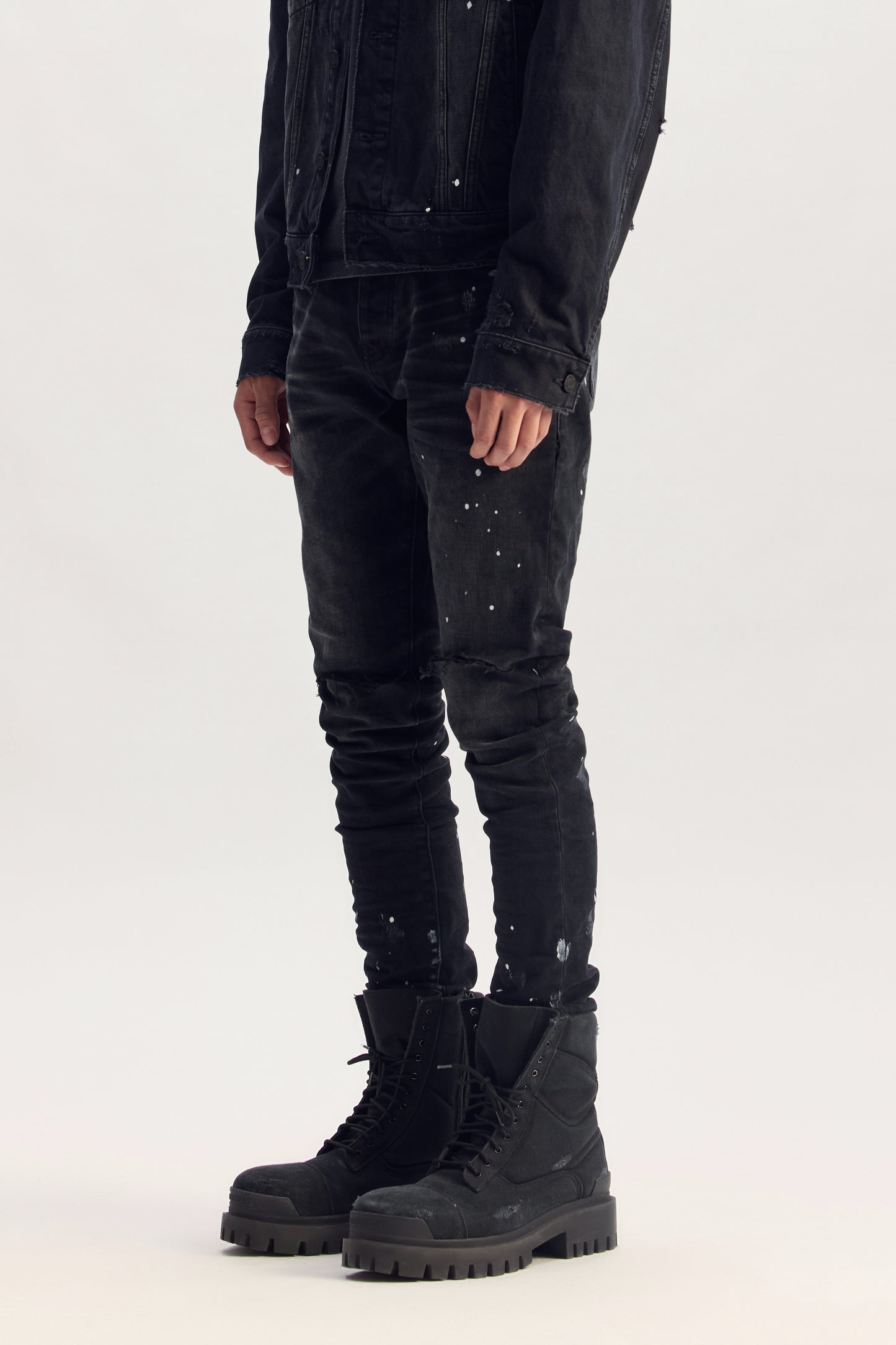P001 Black Resin Knee Slit