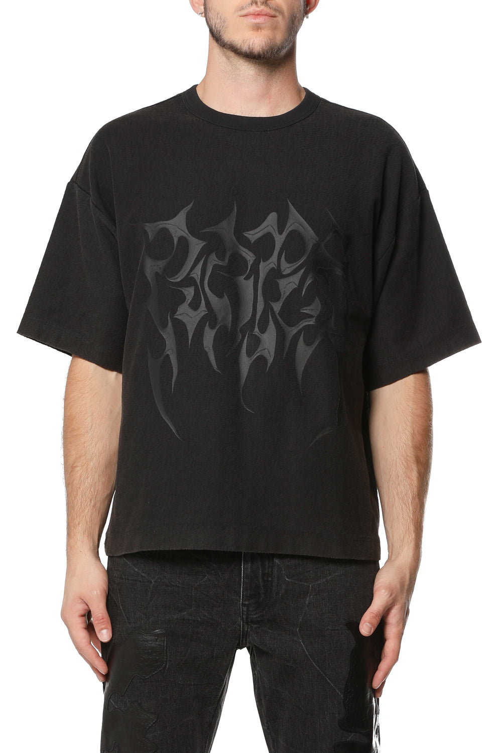 M1057-HWBS326 oversized heavyweight textured jersey in mid acid wash with screen print design