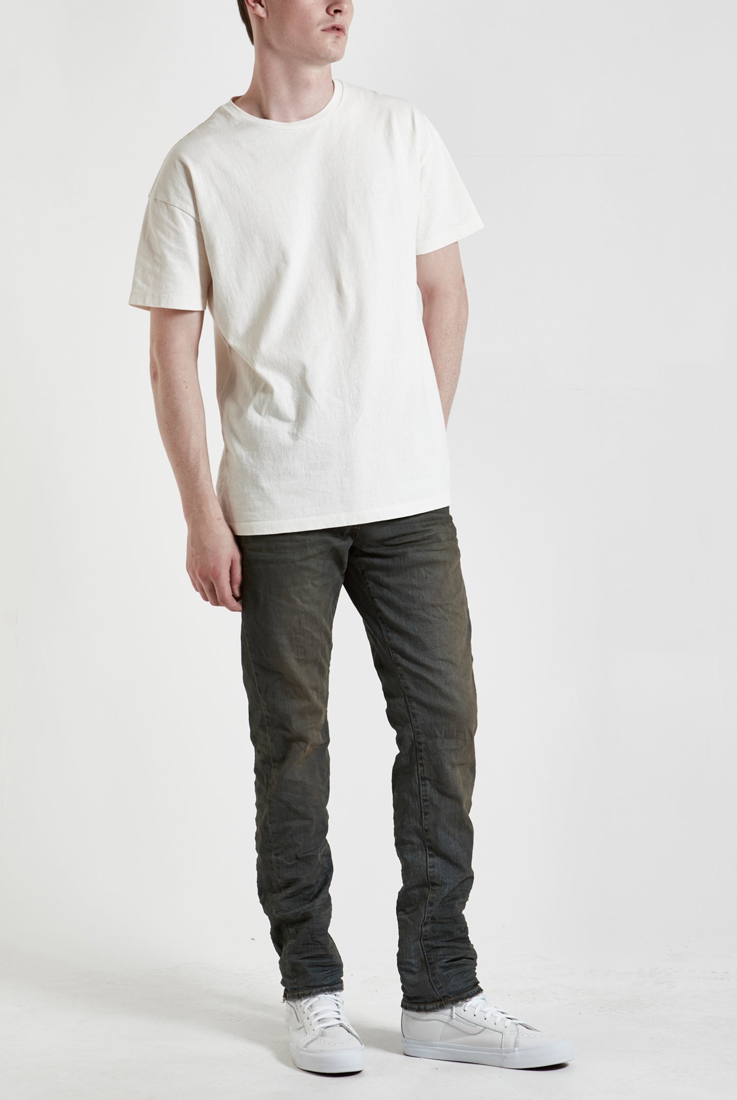 P005 MID RISE STRAIGHT LEG JEAN - Grey Over Spray